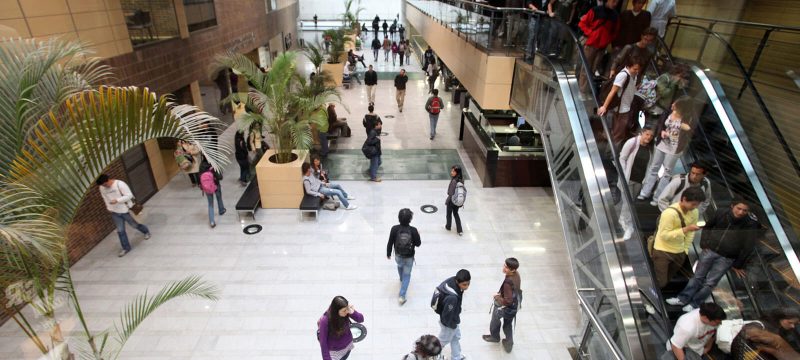 Image of a modern hall at the University of the Andes in Colombia